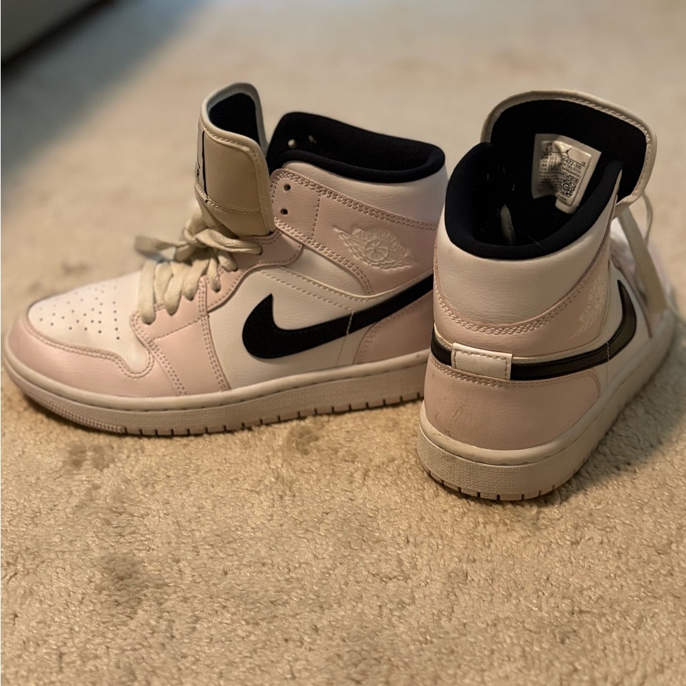 Nike Air Jordan 1 Retro High in Cream, pale pink and Black size women’s 6 1/2